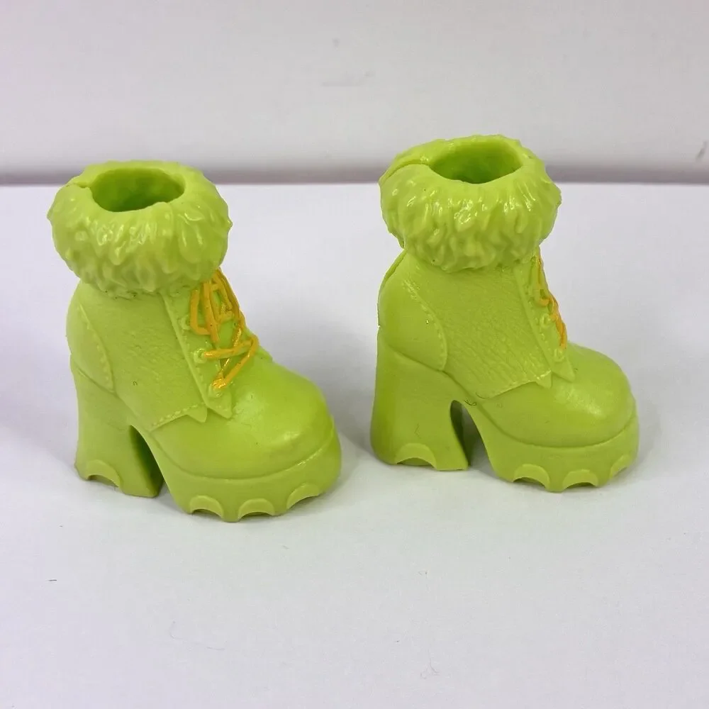 Monster High Doll G3 Clawdeen Wolf Eeekend Getaway Green Boots Shoes